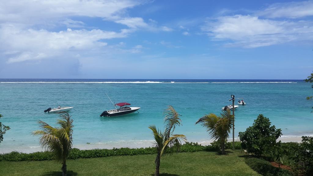 Villasun Seafront Apart At Capouest Flic en Flac Bagian luar foto